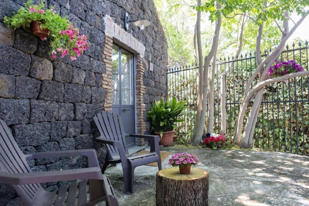 Pietra Dell'Etna Guest House Ragalna ภายนอก รูปภาพ